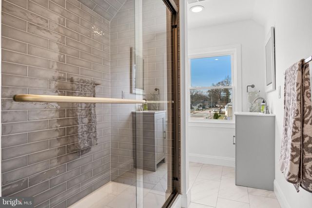 42 SPRUCE AVE, Maple Shade, NJ 08052