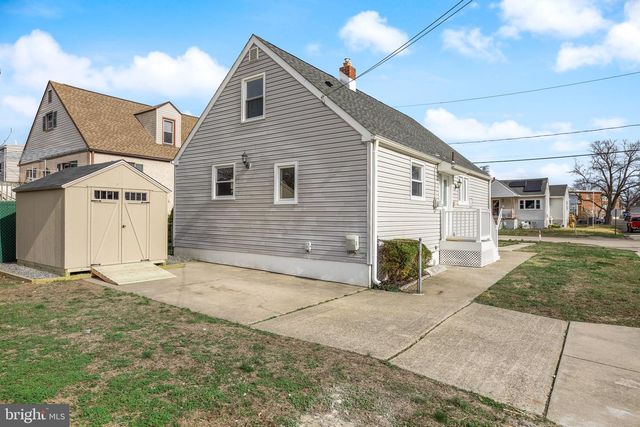 42 SPRUCE AVE, Maple Shade, NJ 08052