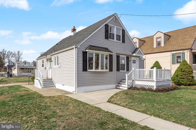 42 SPRUCE AVE, Maple Shade, NJ 08052