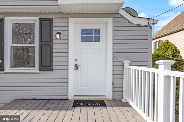 42 SPRUCE AVE, Maple Shade, NJ 08052