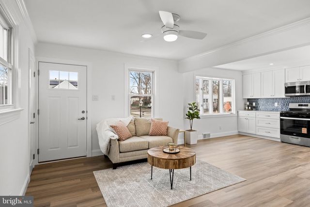 42 SPRUCE AVE, Maple Shade, NJ 08052