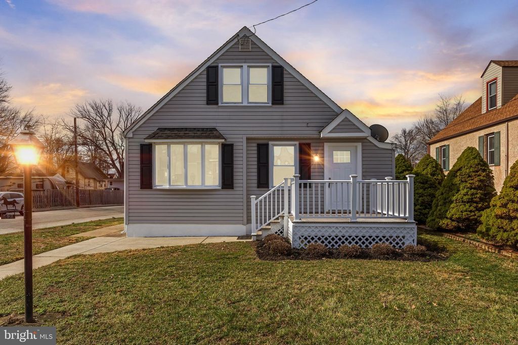 42 SPRUCE AVE, Maple Shade, NJ 08052