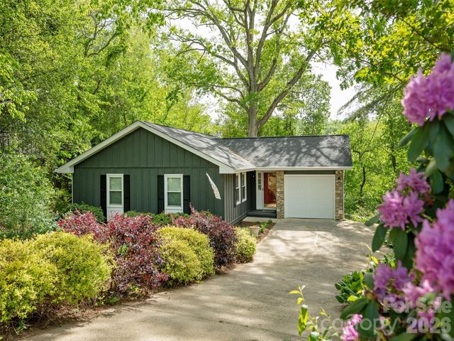 40 Fieldcrest Road, Arden, NC 28704