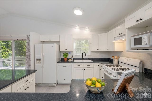 40 Fieldcrest Road, Arden, NC 28704