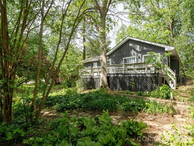 40 Fieldcrest Road, Arden, NC 28704
