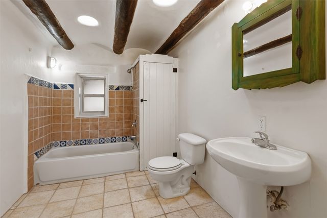 21B Sudeste Place, Santa Fe, NM 87508