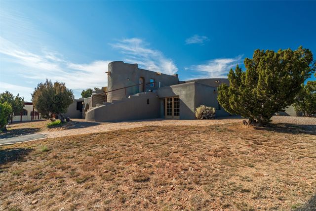 21B Sudeste Place, Santa Fe, NM 87508
