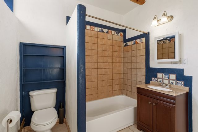 21B Sudeste Place, Santa Fe, NM 87508