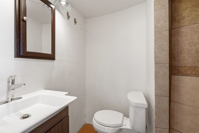 21B Sudeste Place, Santa Fe, NM 87508