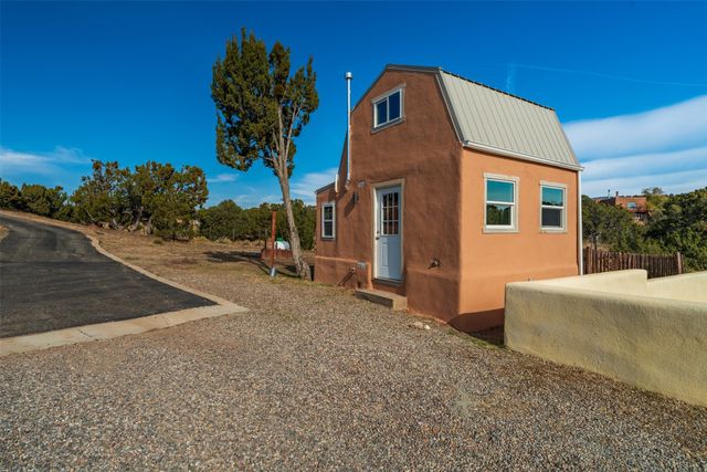 21B Sudeste Place, Santa Fe, NM 87508