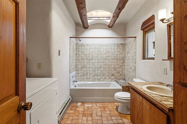 21B Sudeste Place, Santa Fe, NM 87508