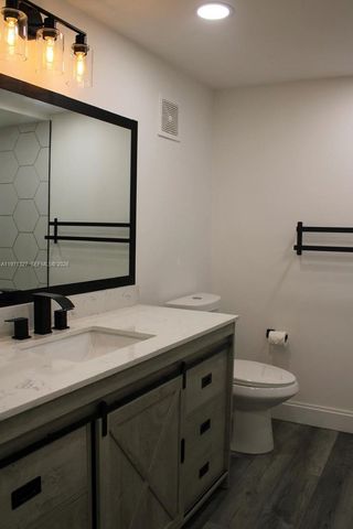 210 Lakeview Dr 306, Weston, FL 33326