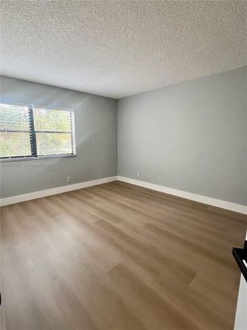 210 Lakeview Dr 306, Weston, FL 33326