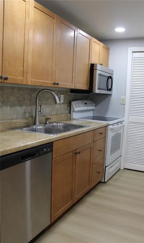 210 Lakeview Dr 306, Weston, FL 33326