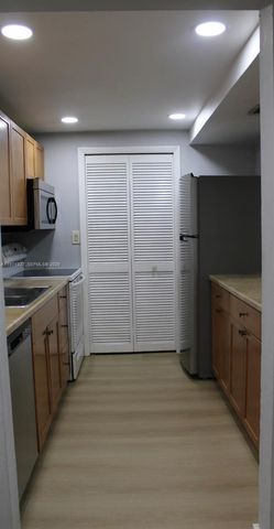 210 Lakeview Dr 306, Weston, FL 33326