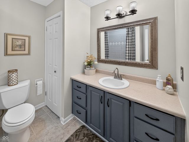34 Riverview Court, Greenfield, IN 46140
