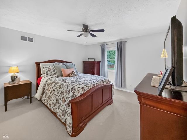 34 Riverview Court, Greenfield, IN 46140