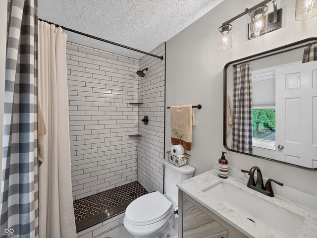 34 Riverview Court, Greenfield, IN 46140