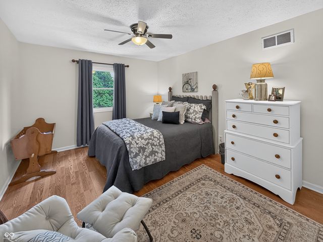 34 Riverview Court, Greenfield, IN 46140