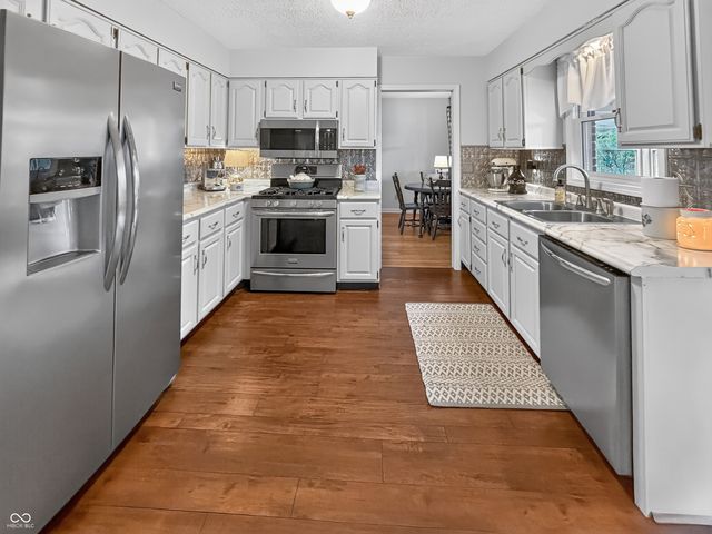 34 Riverview Court, Greenfield, IN 46140