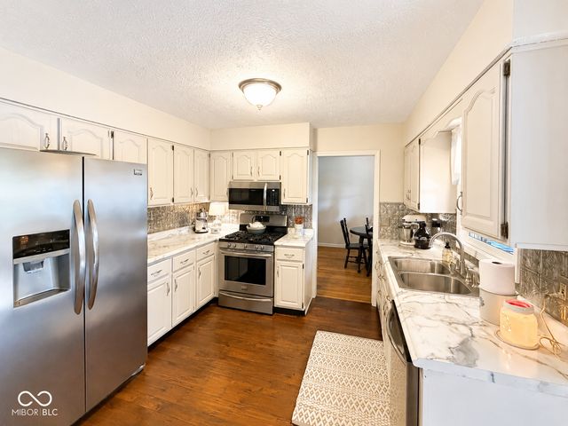 34 Riverview Court, Greenfield, IN 46140