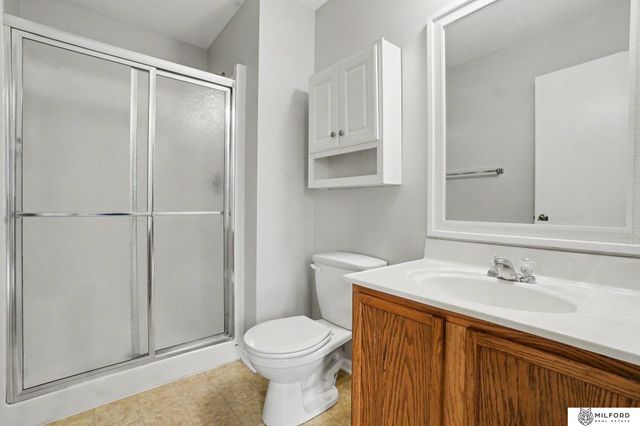 8742 Read Street, Omaha, NE 68122