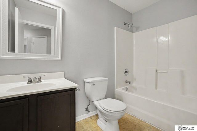 8742 Read Street, Omaha, NE 68122