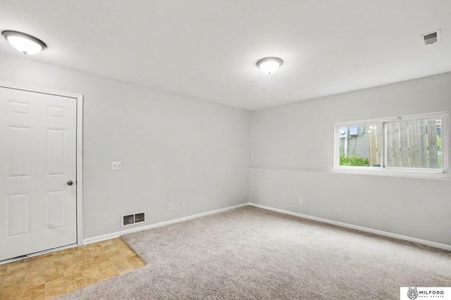 8742 Read Street, Omaha, NE 68122