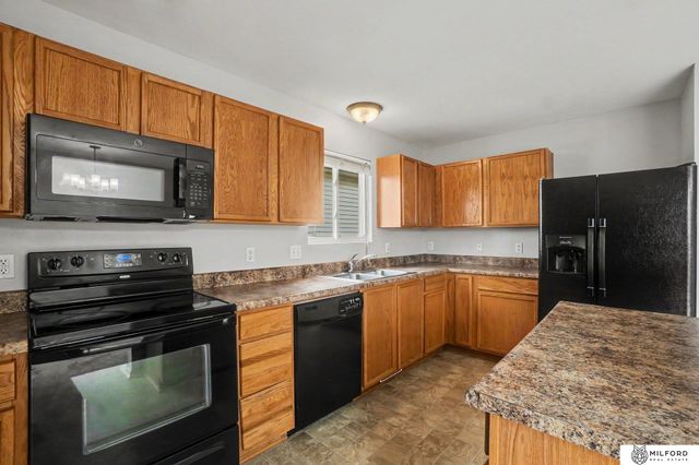 8742 Read Street, Omaha, NE 68122