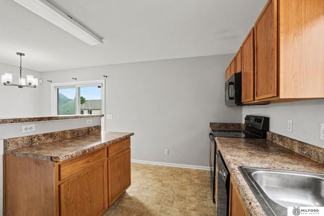 8742 Read Street, Omaha, NE 68122