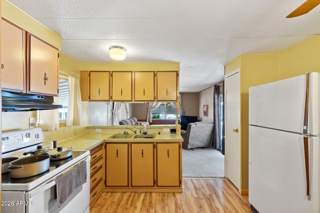 10540 E APACHE Trail 151, Apache Junction, AZ 85120