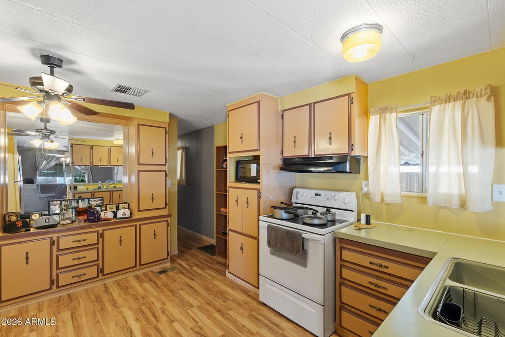 Image 3 of property listing at 10540 E APACHE Trail 151, Apache Junction, AZ 85120