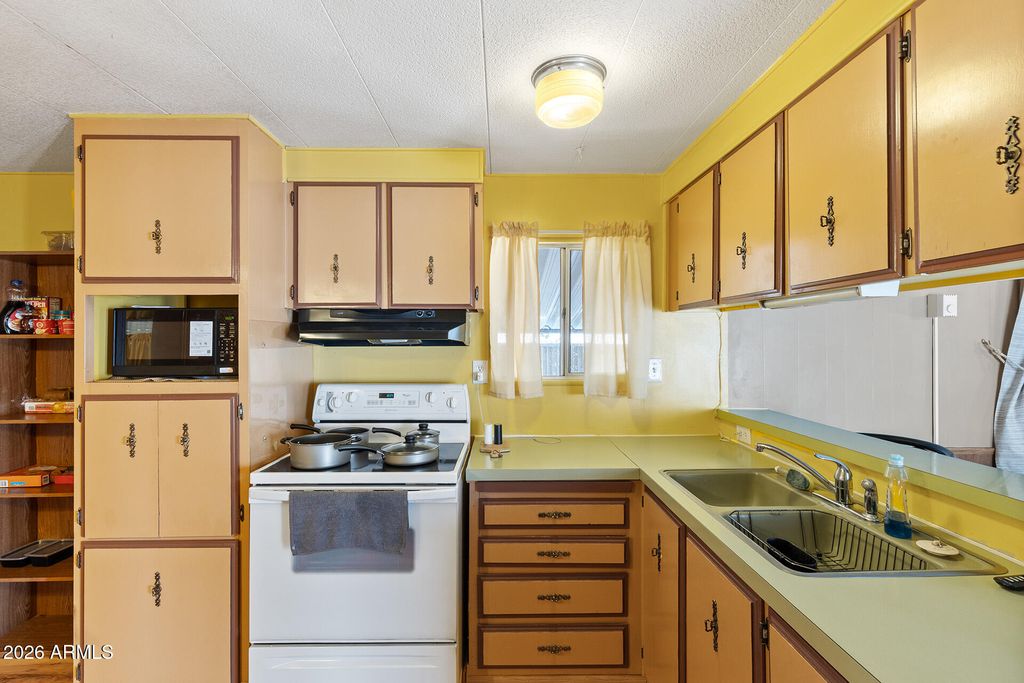 Image 5 of property listing at 10540 E APACHE Trail 151, Apache Junction, AZ 85120