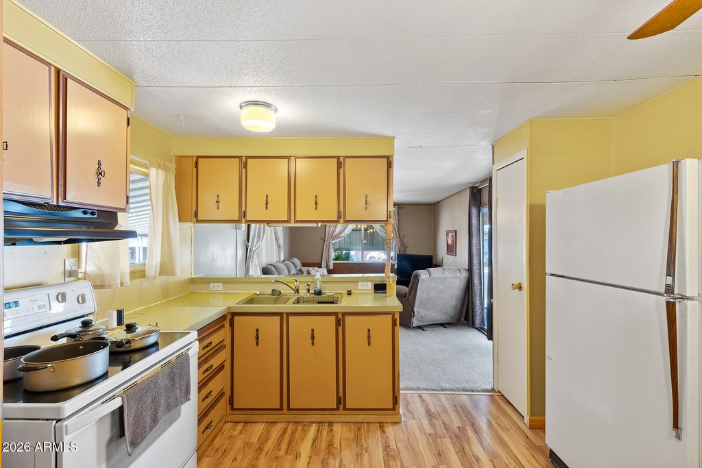 Image 8 of property listing at 10540 E APACHE Trail 151, Apache Junction, AZ 85120