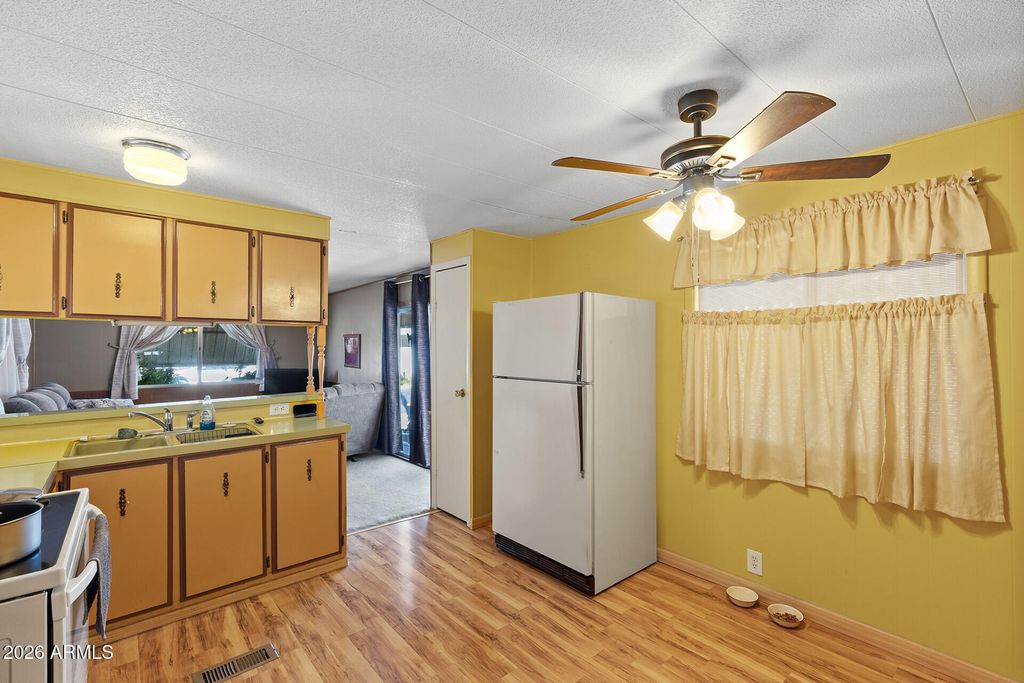 Image 9 of property listing at 10540 E APACHE Trail 151, Apache Junction, AZ 85120