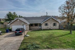 206 Meadowmere Court, Lebanon, MO 65536