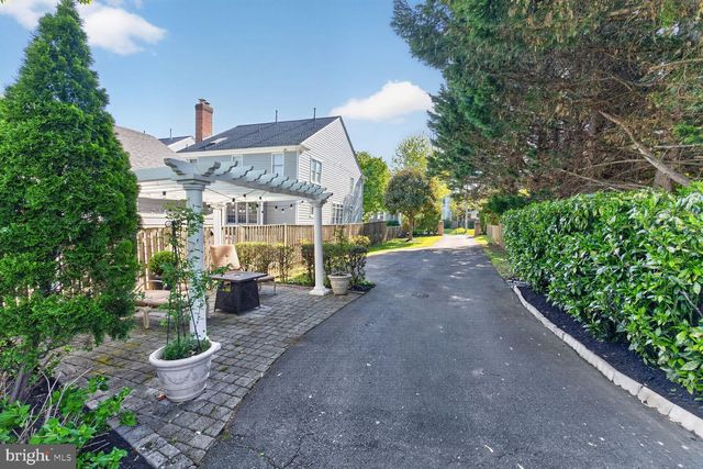 9511 OLD GEORGETOWN RD, Bethesda, MD 20814
