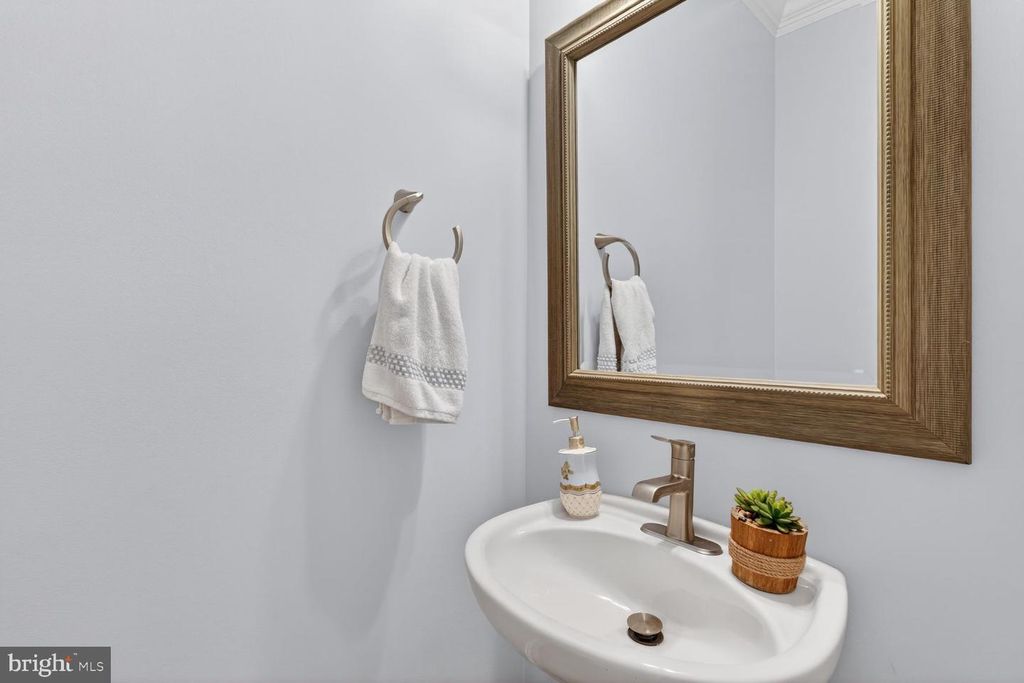 Image 15 of property listing at 9511 OLD GEORGETOWN RD, Bethesda, MD 20814