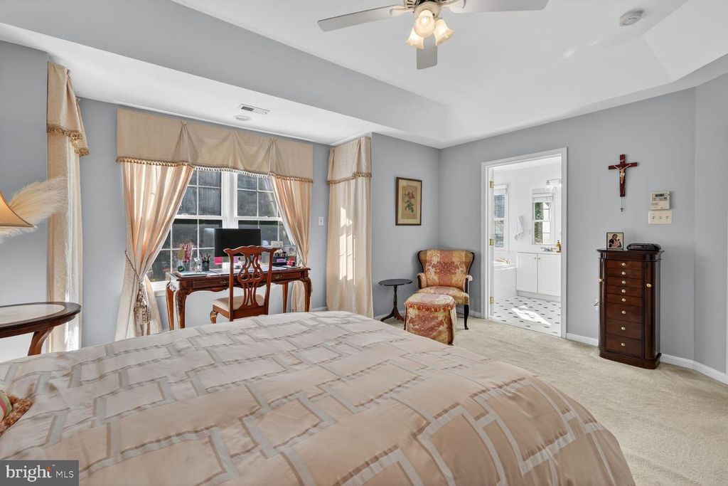 Image 17 of property listing at 9511 OLD GEORGETOWN RD, Bethesda, MD 20814