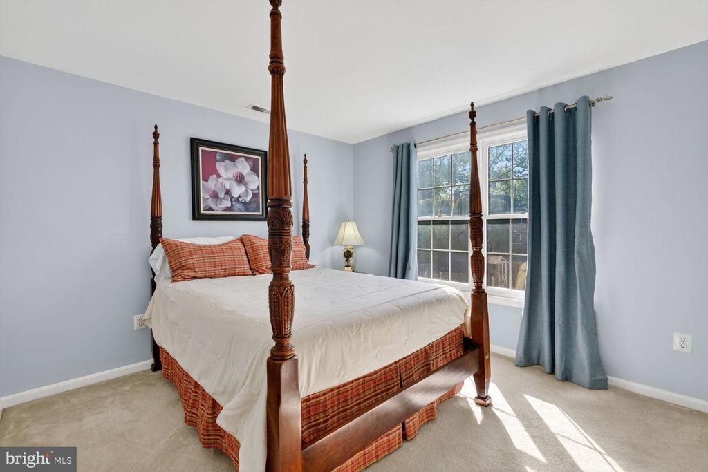 Image 19 of property listing at 9511 OLD GEORGETOWN RD, Bethesda, MD 20814