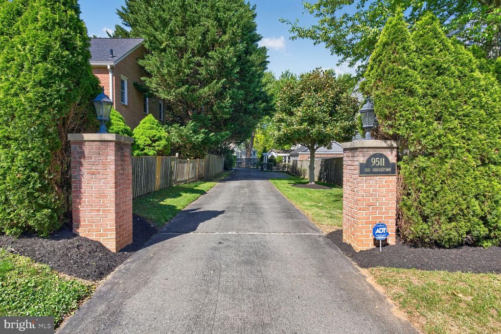 Image 2 of property listing at 9511 OLD GEORGETOWN RD, Bethesda, MD 20814