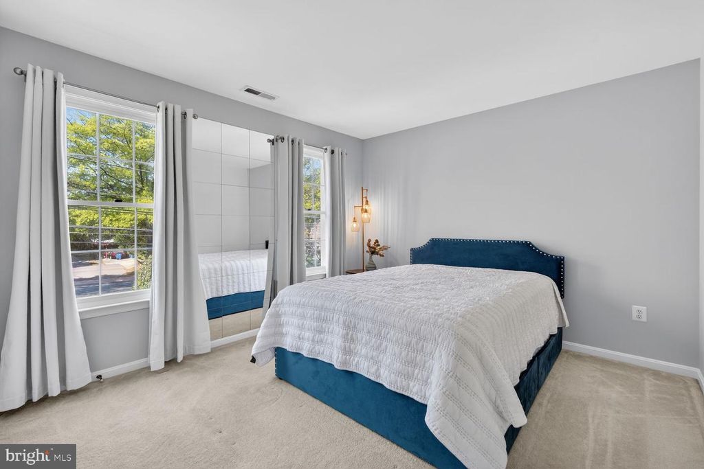 Image 20 of property listing at 9511 OLD GEORGETOWN RD, Bethesda, MD 20814