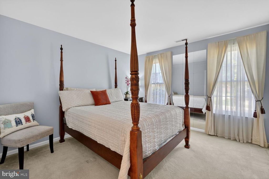 Image 21 of property listing at 9511 OLD GEORGETOWN RD, Bethesda, MD 20814