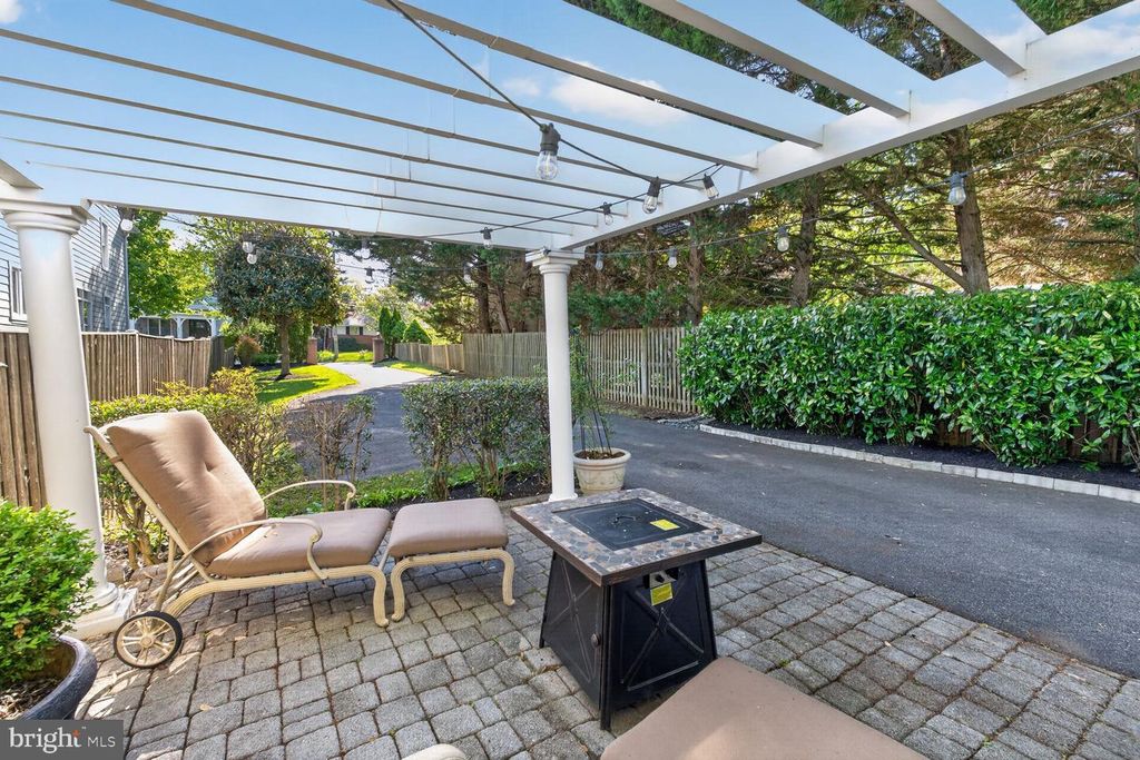 Image 30 of property listing at 9511 OLD GEORGETOWN RD, Bethesda, MD 20814