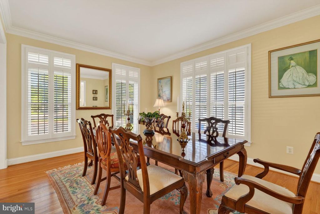 Image 6 of property listing at 9511 OLD GEORGETOWN RD, Bethesda, MD 20814