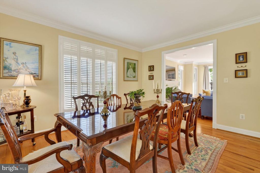Image 7 of property listing at 9511 OLD GEORGETOWN RD, Bethesda, MD 20814