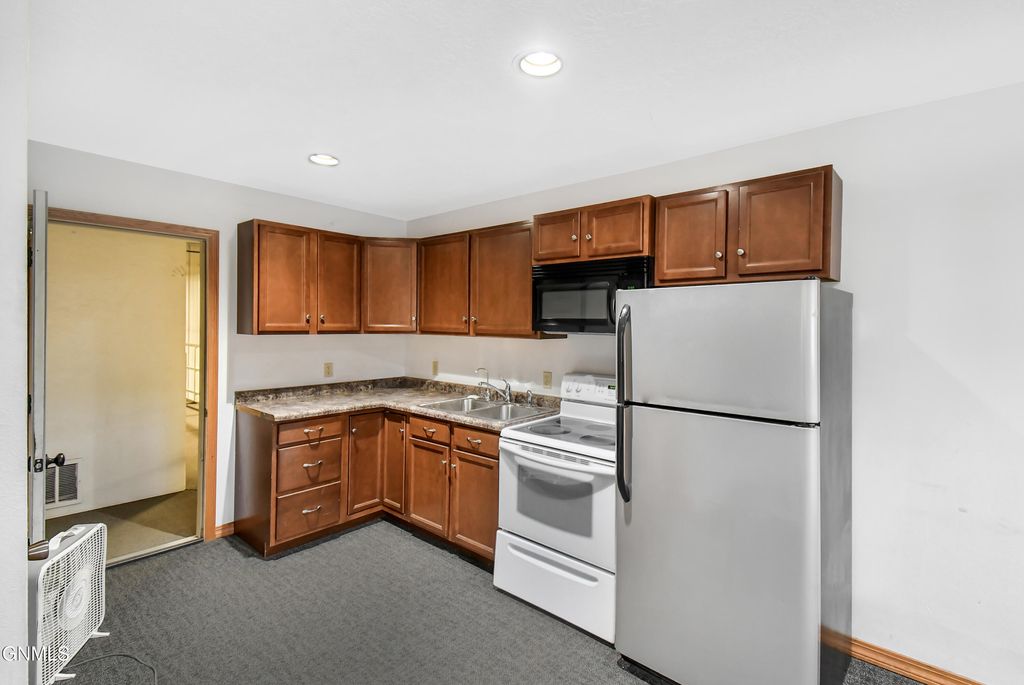 718 9th Street E, Williston, ND 58801 photo 12