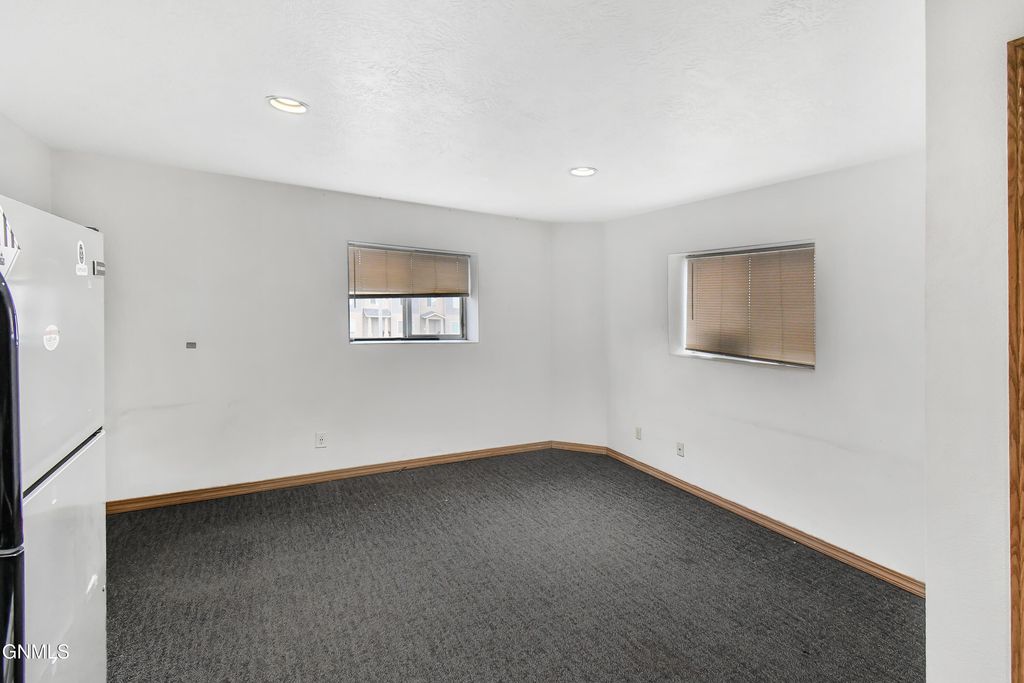 718 9th Street E, Williston, ND 58801 photo 13