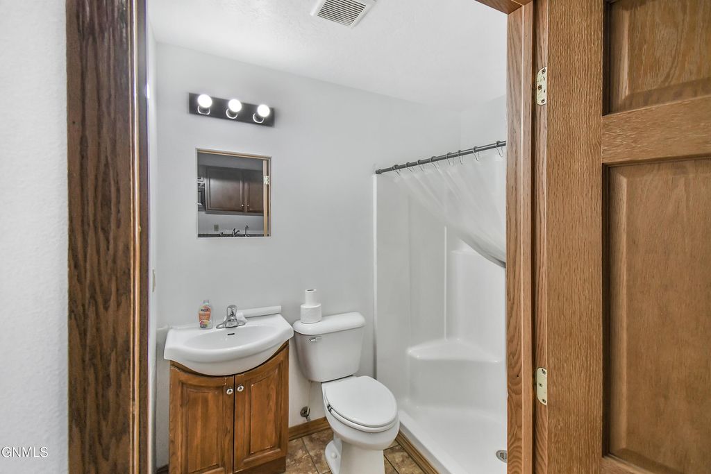 718 9th Street E, Williston, ND 58801 photo 14