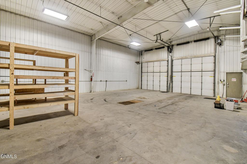 718 9th Street E, Williston, ND 58801 photo 6